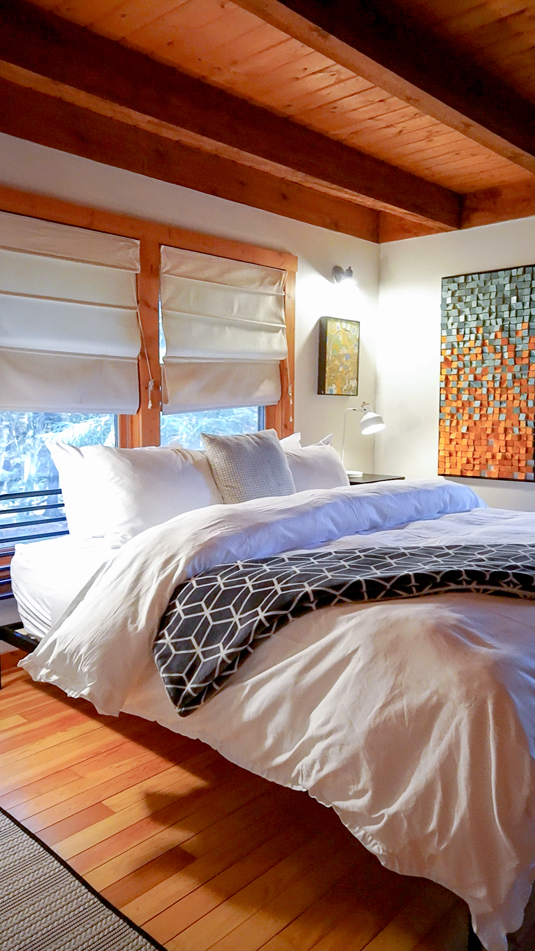 Windseeker Rentals - bed in bedroom