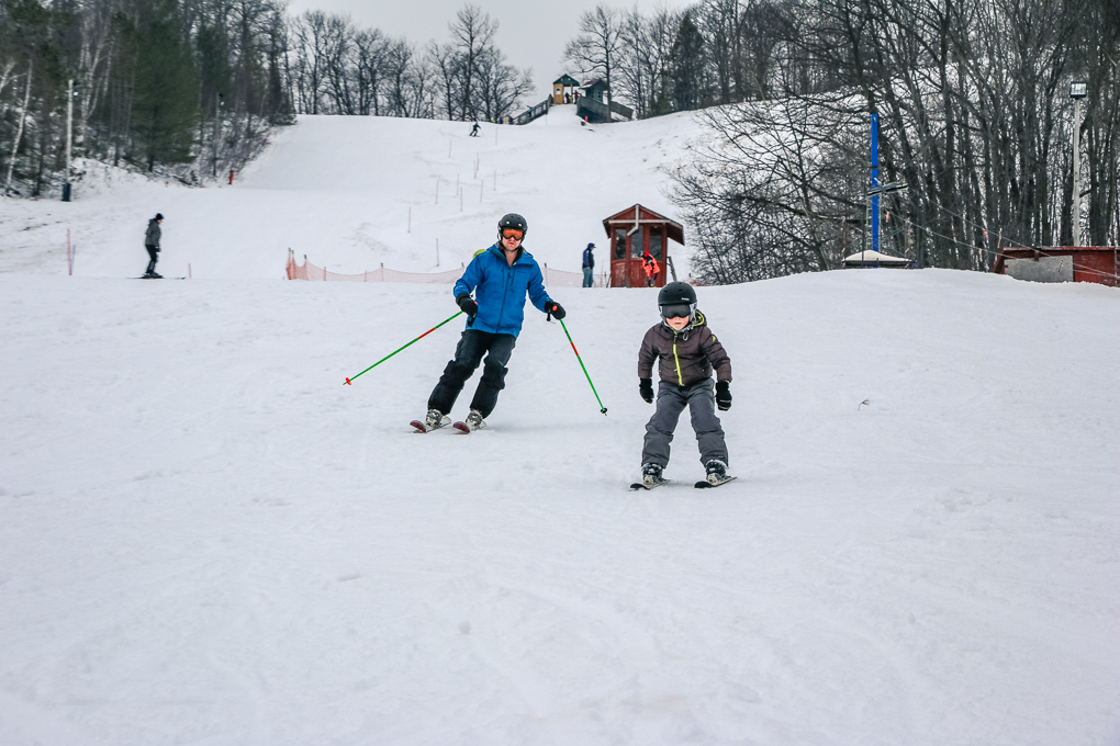 people skiing