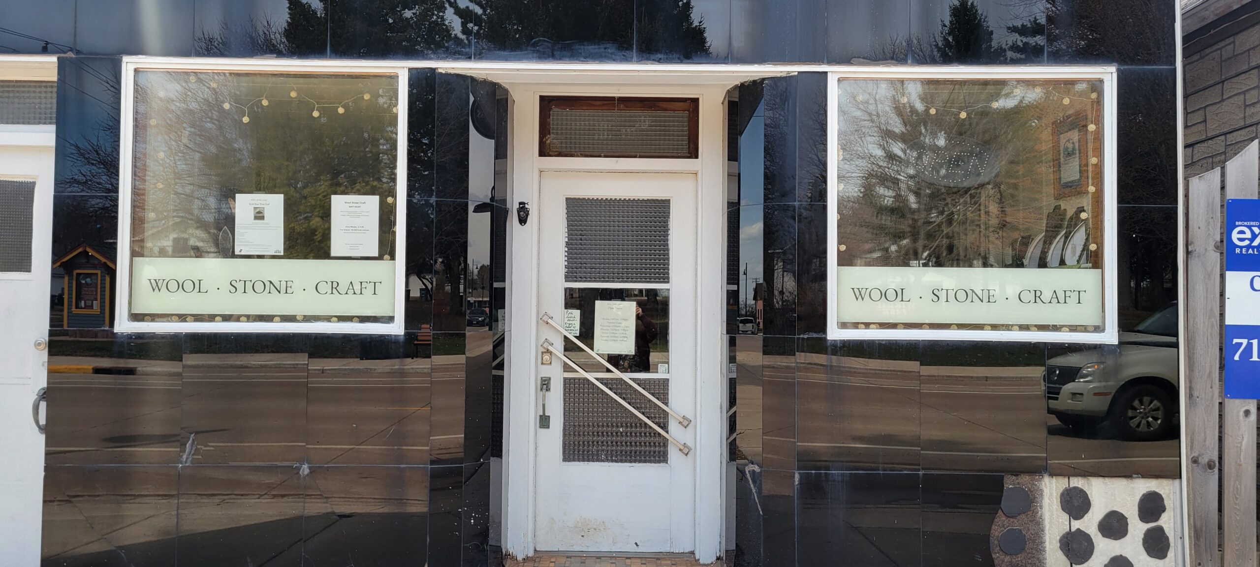 wool stone and craft storefront